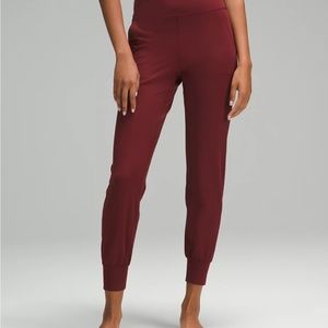 LULULEMON ALIGN™ JOGGER 28"
Red Merlot
Size: 4 Qty: 1